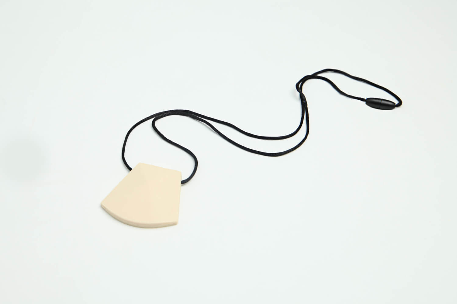 Chunk Pendant Sensory Chew White image 0
